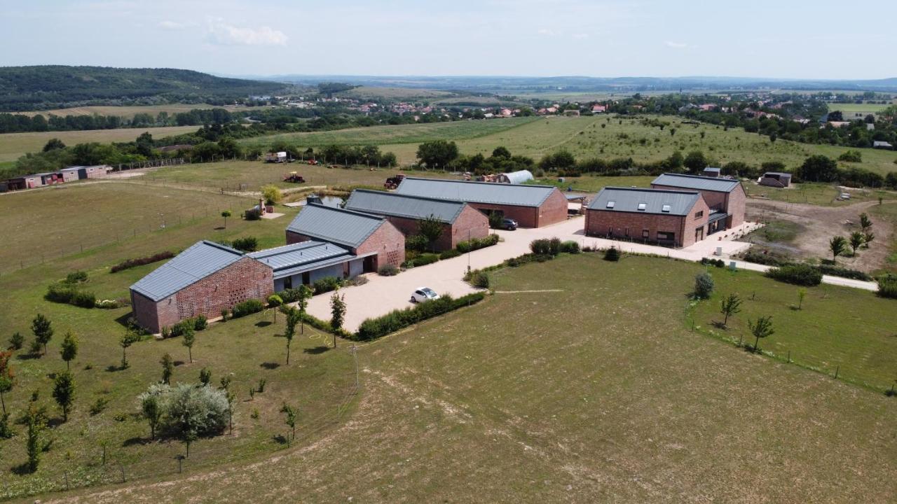 Oeregtoelgy Apartman Szár Εξωτερικό φωτογραφία